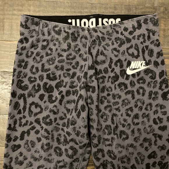 Nike gray animal print leggings - Picture 3 of 8